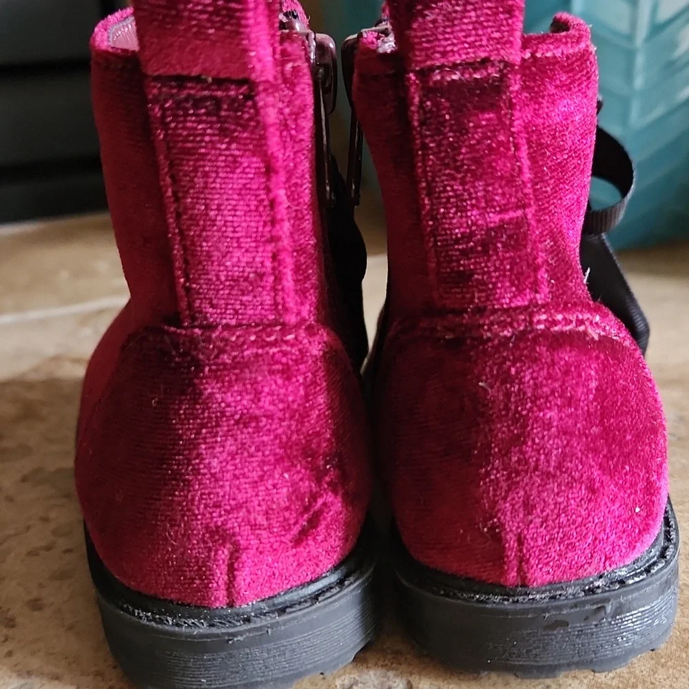 Cat & Jack Velvety Toddler Boots with Black Ribbon Laces Size 5